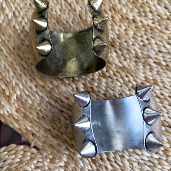 Spike Cuff Bracelet (available in gold only!) - Picture 9 of 9